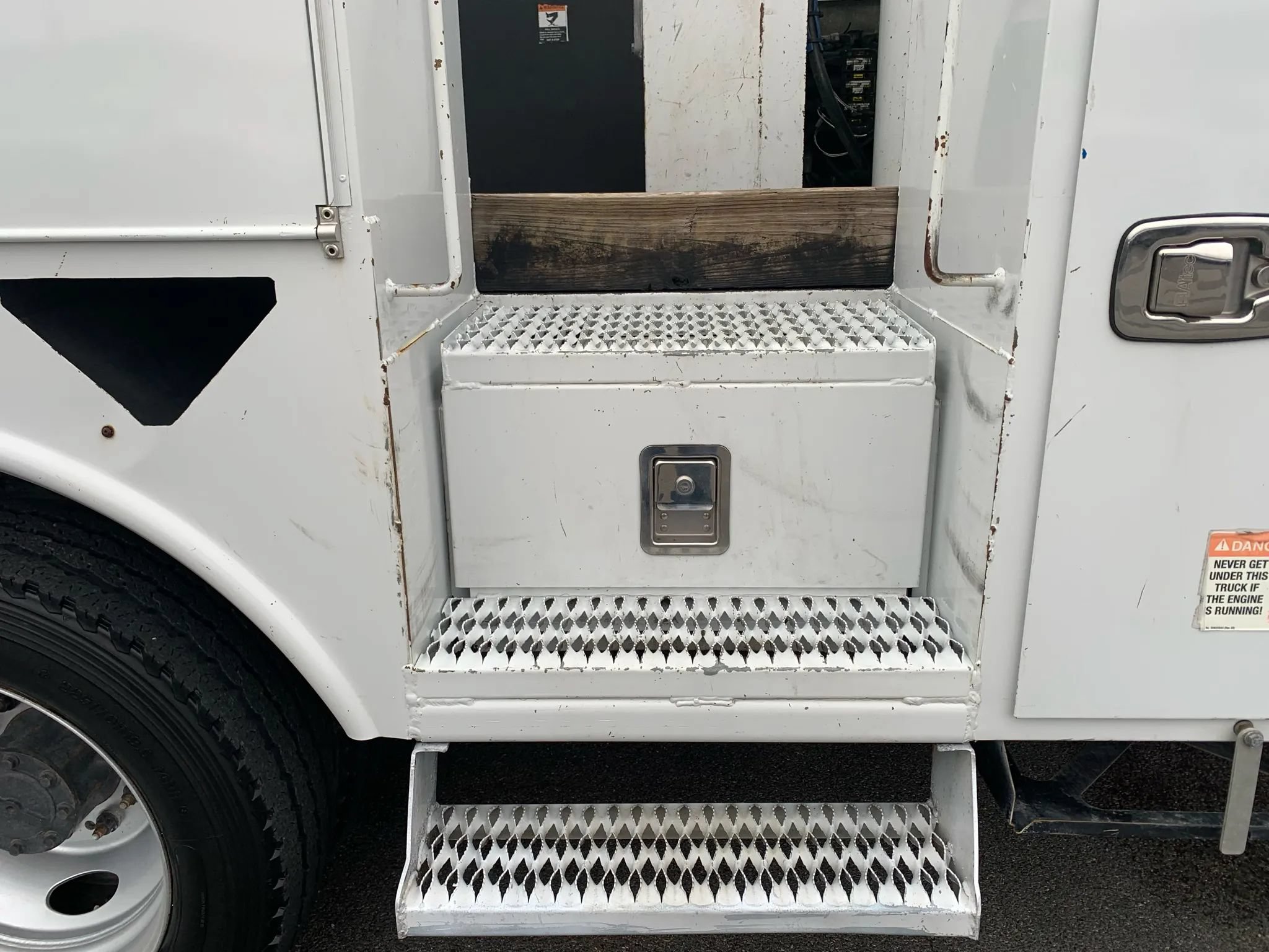 Used 2017 Ford F550 4x4 Regular Cab Super Duty image 30