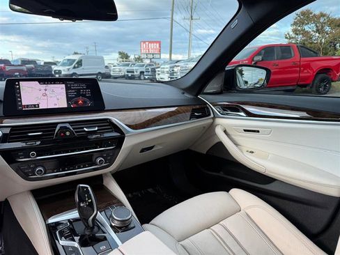 Used 2019 BMW 540i xDrive w/ M Sport Package image 23