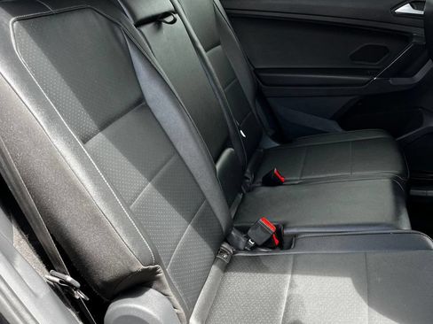 Used 2020 Volkswagen Tiguan SE FWD image 12