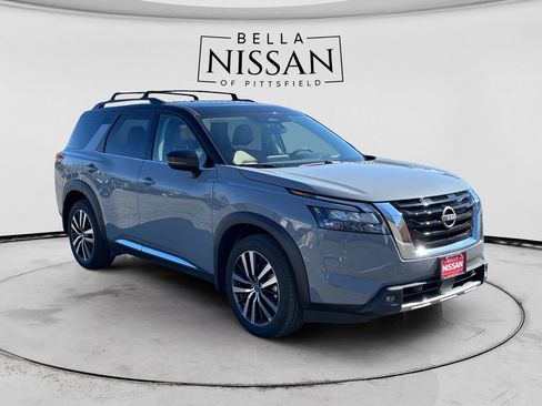 Used 2025 Nissan Pathfinder Platinum w/ Cargo Package AWD/4WD image 7