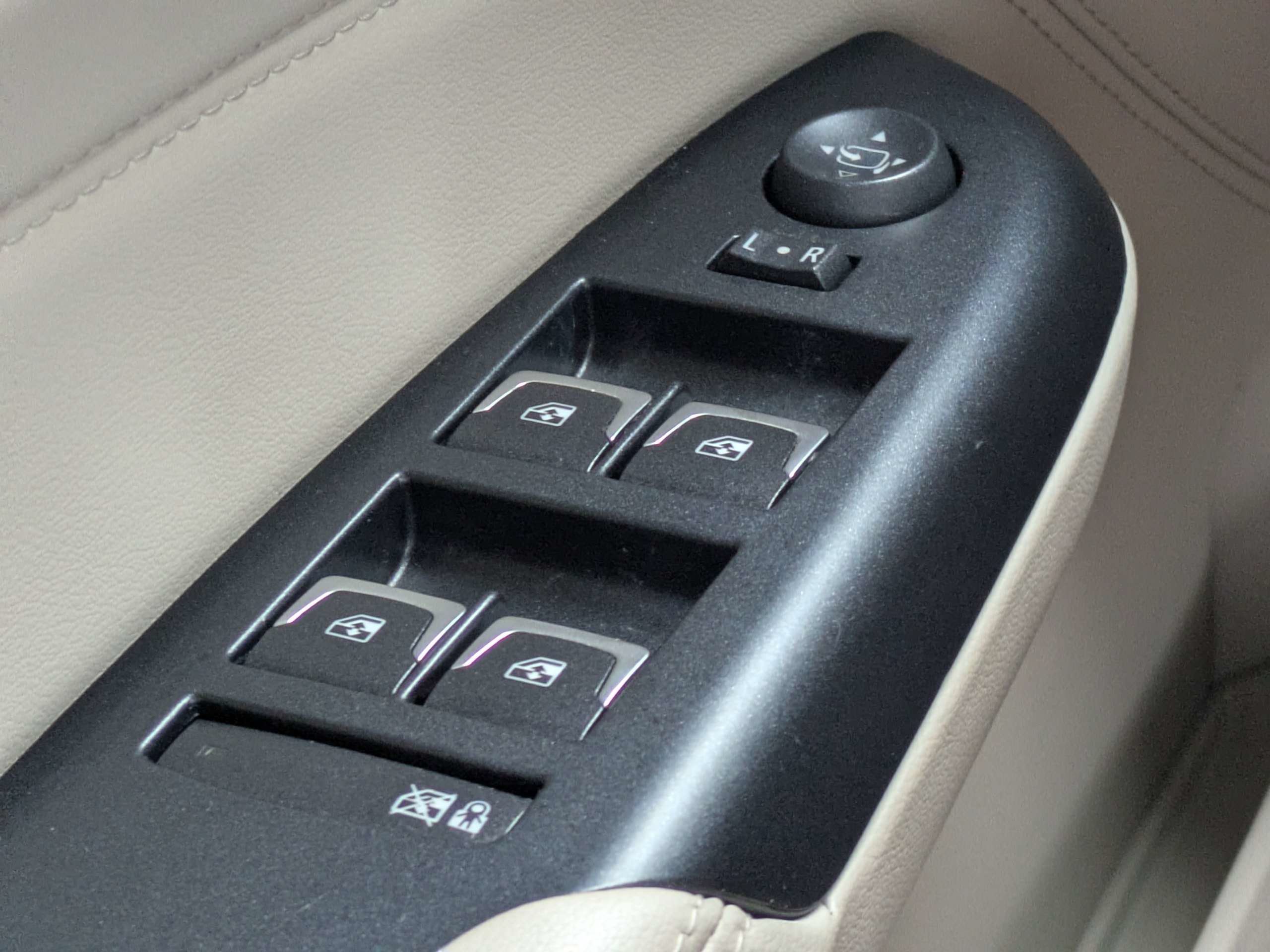 Used 2015 Cadillac SRX Performance w/ Driver Assist Package FWD image 24
