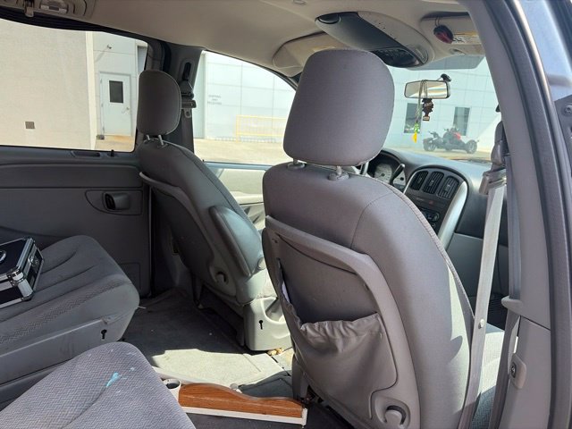 Used 2005 Chrysler Town & Country Touring FWD image 15