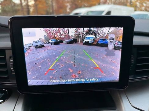 Used 2022 Ford Explorer XLT image 27