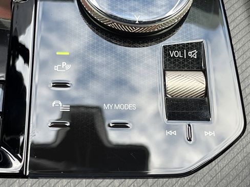 Used 2025 BMW X3 xDrive30i w/ Convenience Package image 9