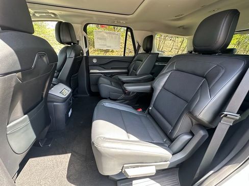 New 2026 Lincoln Navigator Reserve AWD/4WD image 19