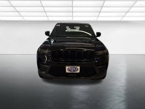 New 2025 Jeep Grand Cherokee Altitude image 11