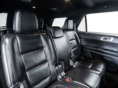 Used 2013 Ford Explorer XLT image 32