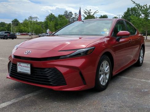 Used 2025 Toyota Camry LE w/ Convenience Package FWD image 8