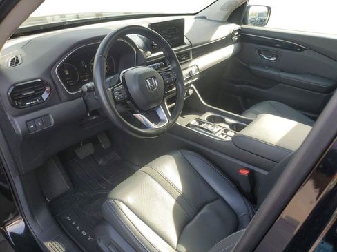 Certified 2025 Honda Pilot Touring image 9