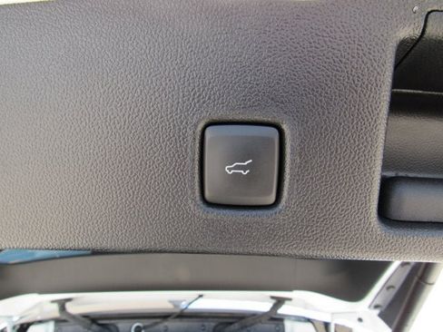 Used 2025 Ford Escape Platinum w/ Premium Technology Package AWD/4WD image 38
