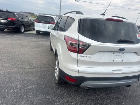 Used 2017 Ford Escape SE w/ Equipment Group 201A image 3