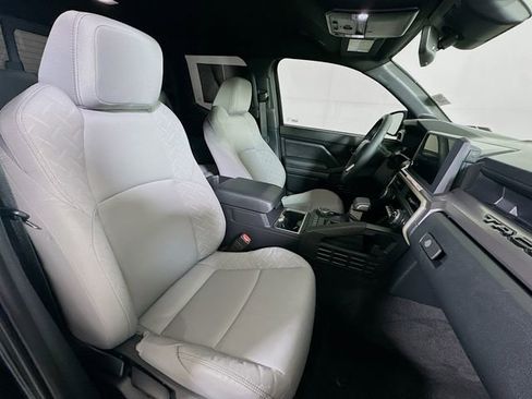 Used 2024 Toyota Tacoma SR5 AWD/4WD image 26