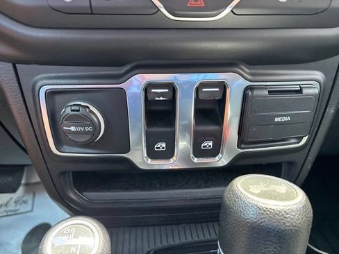 Used 2020 Jeep Wrangler Sport AWD/4WD image 28