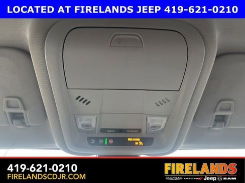 Used 2024 GMC Terrain SLE image 28