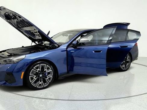 Used 2026 BMW i5 eDrive40 w/ M Sport Package AWD/4WD image 14