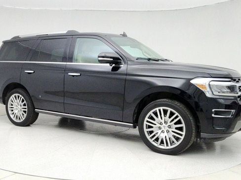 Used 2023 Ford Expedition Limited image 3