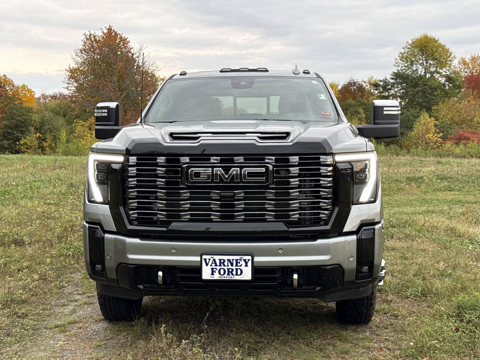 Used 2025 GMC Sierra 3500 Denali Ultimate AWD/4WD image 2