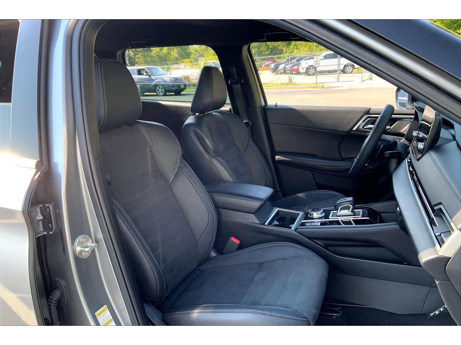 Used 2023 Mitsubishi Outlander SE Black Edition AWD/4WD image 7