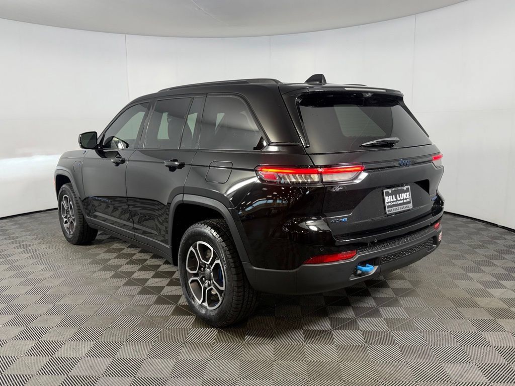 Used 2022 Jeep Grand Cherokee Trailhawk w/ Advanced Protech Group II AWD/4WD image 11