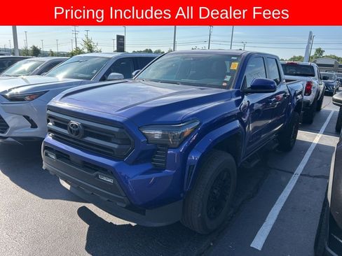 Used 2024 Toyota Tacoma SR5 AWD/4WD image 12