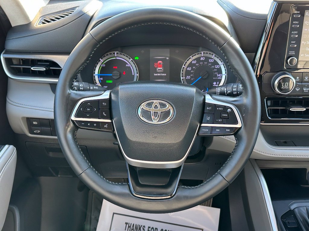 Used 2022 Toyota Highlander LE AWD/4WD image 31