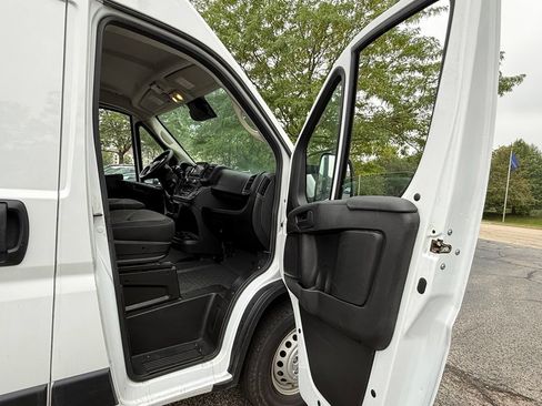Used 2025 RAM ProMaster 2500 w/ Convenience Group FWD image 16