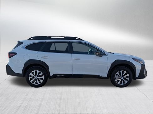 Used 2025 Subaru Outback Premium image 8