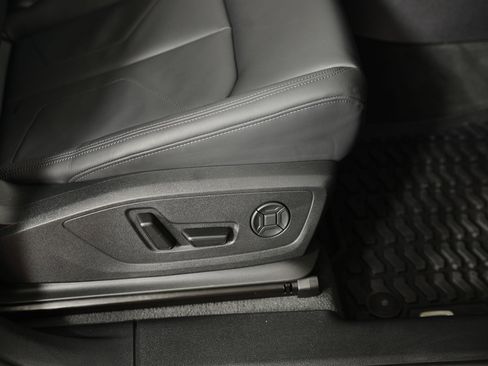 Used 2025 Audi Q3 2.0T Premium Plus w/ Premium Plus Package image 12