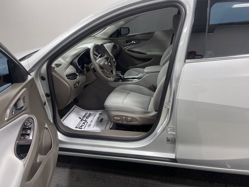 Used 2022 Chevrolet Malibu LT image 9