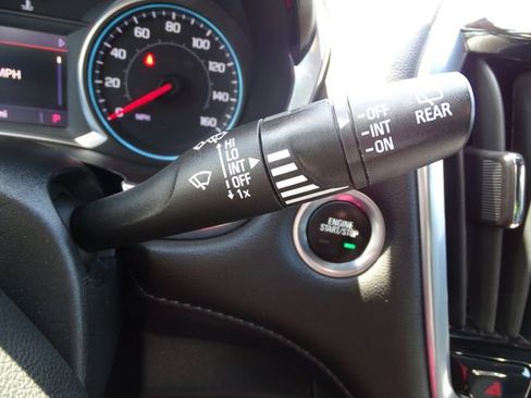 Used 2022 Chevrolet Traverse LT FWD image 19