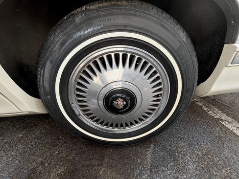 Used 1992 Cadillac De Ville Sedan image 15