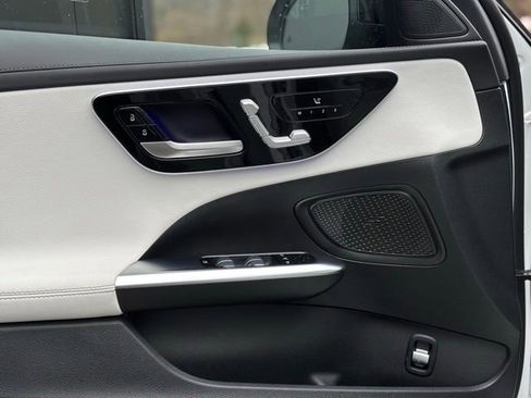 Used 2025 Mercedes-Benz C 300 Sedan image 20