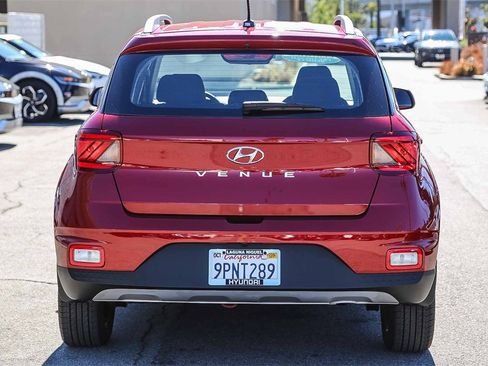 Certified 2024 Hyundai Venue SEL image 7