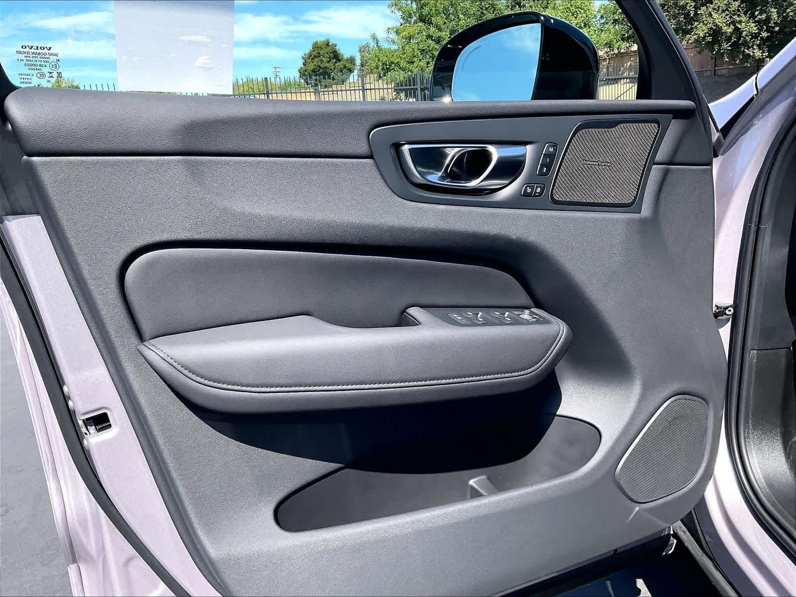 New 2027 Volvo XC60 B5 Plus AWD/4WD image 24