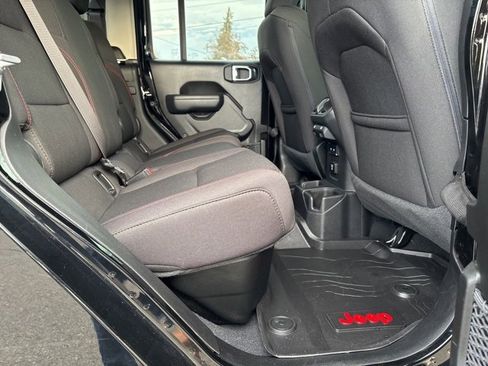 Used 2023 Jeep Gladiator Rubicon w/ Cold Weather Group image 32