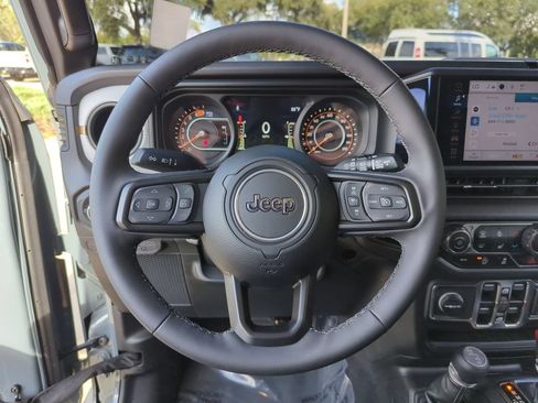 Used 2025 Jeep Wrangler Unlimited Sport AWD/4WD image 10