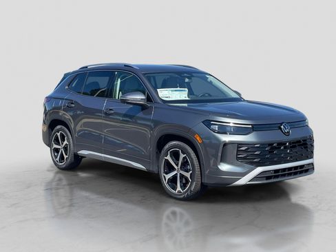 New 2026 Volkswagen Tiguan SE FWD image 1