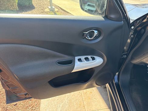 Used 2017 Nissan Juke SV image 22