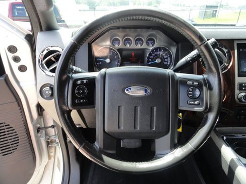 Used 2011 Ford F250 Lariat w/ Lariat Interior Pkg AWD/4WD image 19