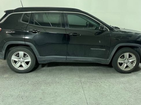 Used 2022 Jeep Compass Latitude FWD image 4