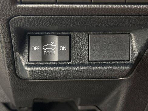 Certified 2025 Toyota Tacoma TRD Off-Road AWD/4WD image 19