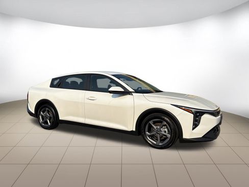 Used 2025 Kia K4 FWD image 1