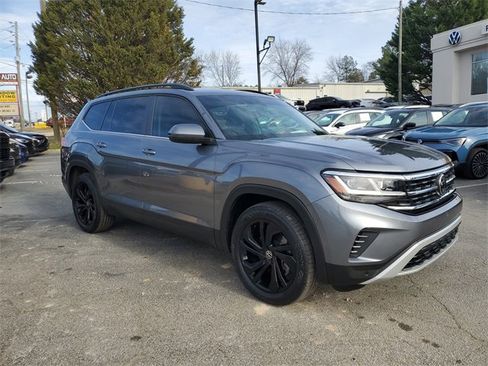 Certified 2023 Volkswagen Atlas SE w/ Panoramic Sunroof Package image 3