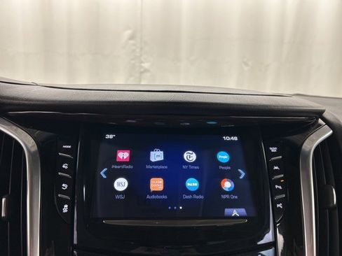 Used 2020 Cadillac Escalade Premium Luxury image 16