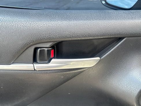 Used 2023 Toyota Camry SE FWD image 9