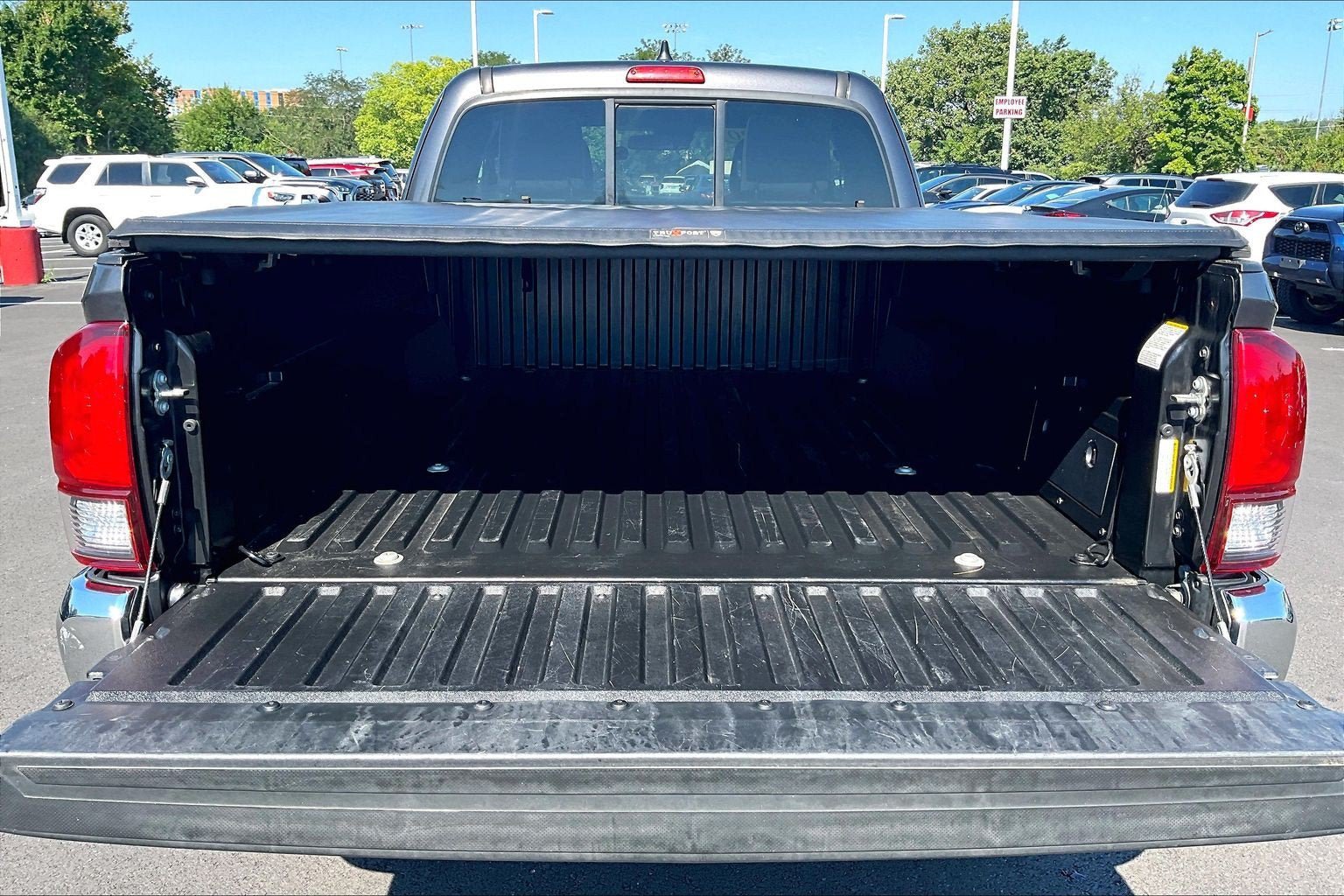 Used 2020 Toyota Tacoma SR5 w/ SR5 Appearance Package (SM) AWD/4WD image 32