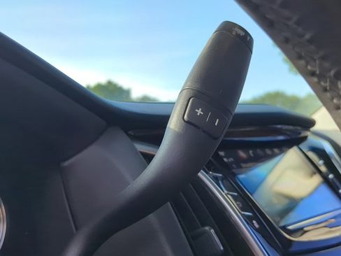 Used 2018 Cadillac Escalade Luxury RWD image 11