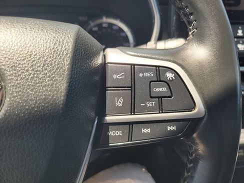 Used 2023 Toyota Highlander Limited AWD/4WD image 27