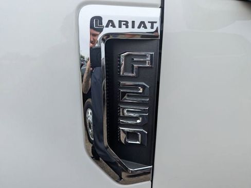 Used 2021 Ford F250 Lariat w/ Lariat Ultimate Package AWD/4WD image 10