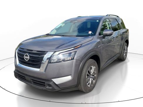 Used 2025 Nissan Pathfinder SV FWD image 3